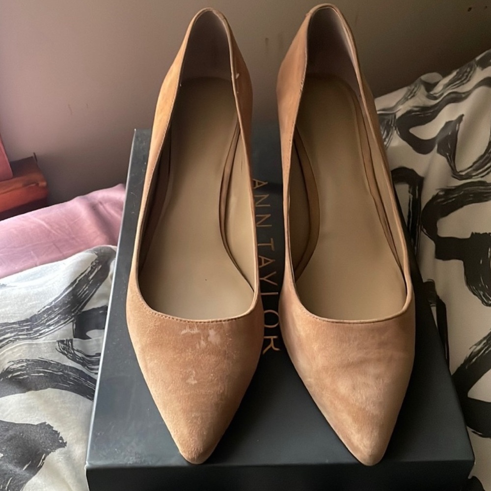Ann Taylor Toasted Sesame tan Suede Women's Pumps Size 8